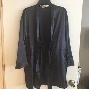 Polyester robe "silky feel"